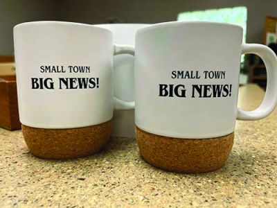  Small town, BIG NEWS  mugs